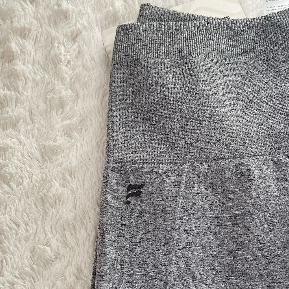 SOLD 🆕 Fabletics gym leggings - Picture 9 of 15